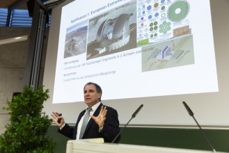 (3) Festredner Prof. Dr. Martin Sellen berichtete von Anwendungsgebieten der Sensorik. © OTH Regensburg, Florian Hammerich.jpg